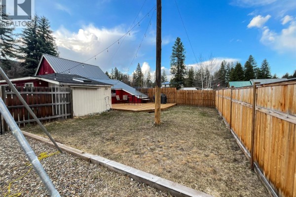 Kitchen - 5844 Highway 33, Beaverdell, BC V0H1Y0 Photo 5