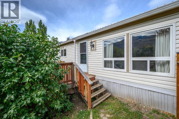 Mud room - 5846 Jen Sherri Place, Falkland, BC V0E1W0 Photo 3