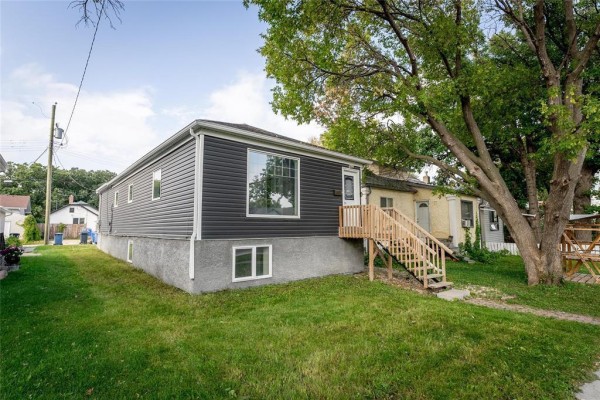 585 Deniset Street, Winnipeg