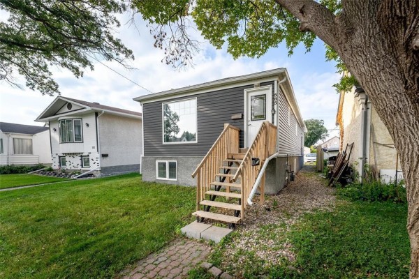 Kitchen - 585 Deniset Street, Winnipeg, MB R2J0P2 Photo 2