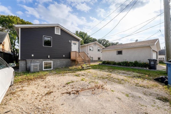 Laundry room - 585 Deniset Street, Winnipeg, MB R2J0P2 Photo 3