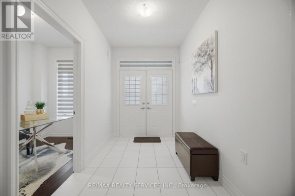 Primary Bedroom - 585 Dougall Avenue, Caledon, ON L7C3Z2 Photo 4