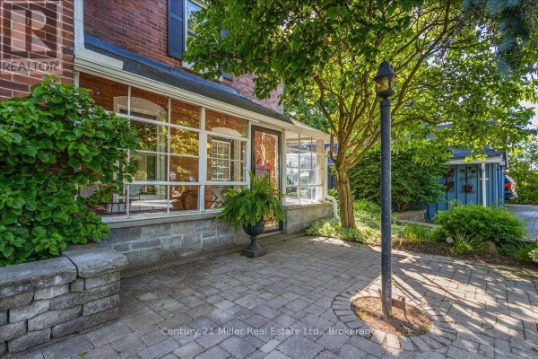 585 Dundas Street E, Hamilton, ON, photo 2