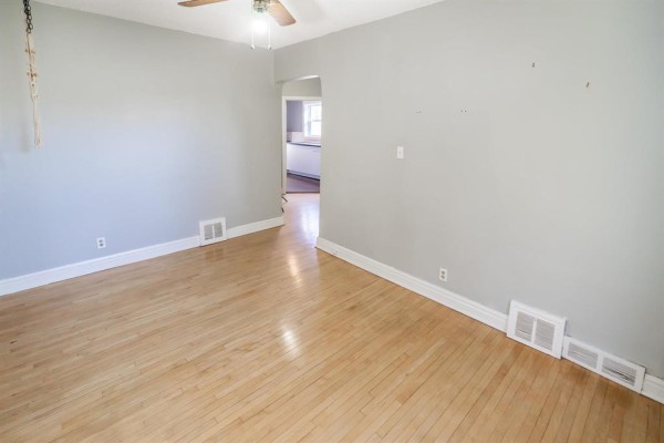Bedroom - 585 Machray Avenue, Winnipeg, MB R2W1B1 Photo 4