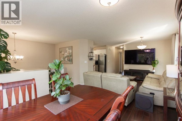 Kitchen - 5851 58 Avenue, Red Deer, AB T4N4T9 Photo 3