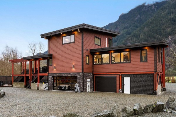 Living room - 58560 Trans Canada Highway, Laidlaw, Laidlaw, BC V0X1L2 Photo 2