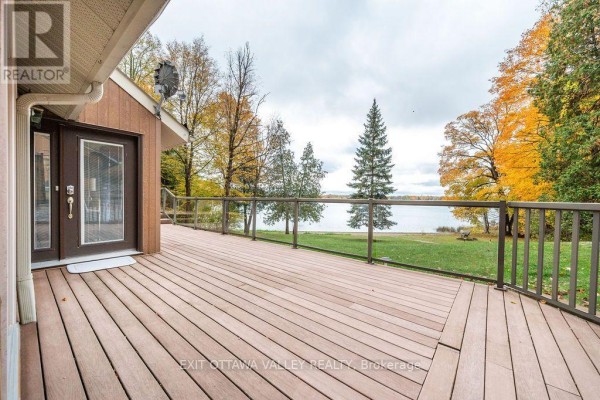 Modern kitchen featuring white cabinetry, stainless steel appliances, and granite countertops. - 585b Two Mile Trail, Whitewater Region