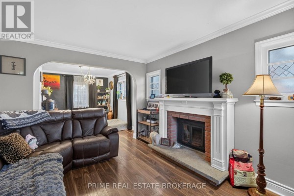 Living room - 586 Cheapside Street, London East, ON N5Y3X8 Photo 4