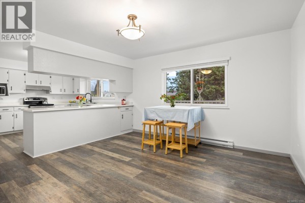 Patio - 586 Normandy Rd, Saanich, BC V8Z3J2 Photo 4