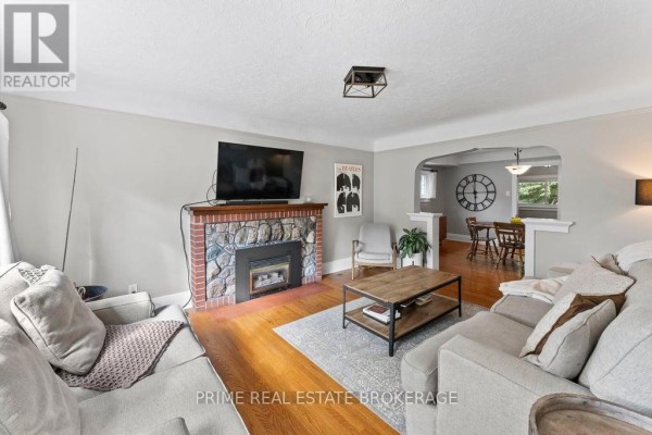 Family room - 586 Victoria Street, London East, ON N5Y4B8 Photo 4