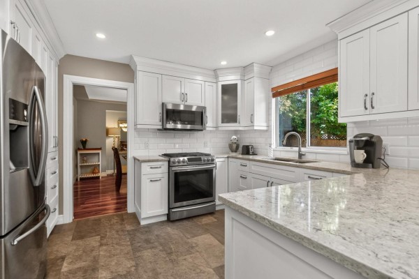 5860 188 Street, Surrey, BC V3S7M1 Photo 2