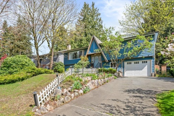 5866 179a Street, Surrey, BC V3S4K3 Photo 2