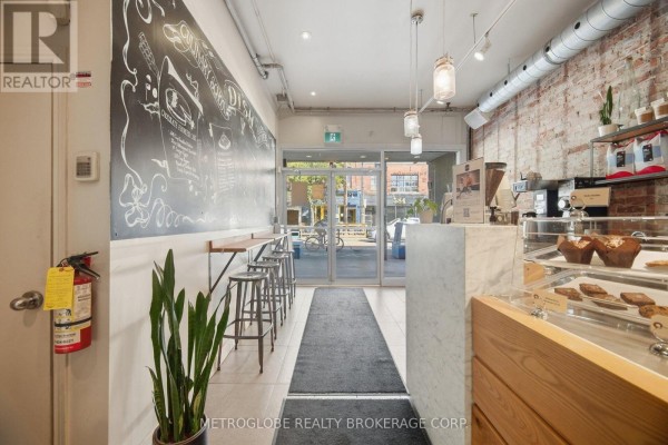587-589 College Street, Toronto, ON M6G1B2 Photo 4