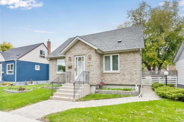 Kitchen - 587 Mcadam Avenue, Winnipeg, MB R2V0B1 Photo 2