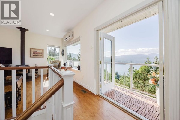 5872 Deerhorn Drive, Sechelt, BC V7Z0E1 Photo 4