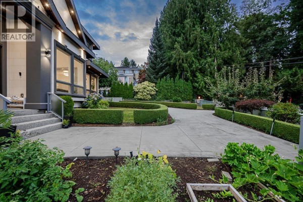 5876 Buckingham Avenue, Burnaby, BC V5E2A3 Photo 3