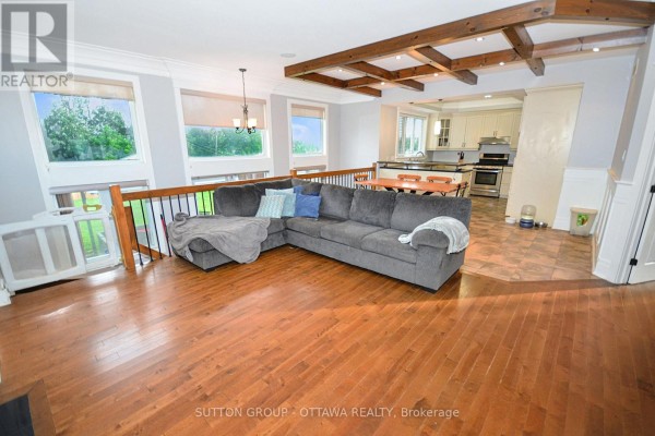 Kitchen - 588 Russell Road, Clarence Rockland, ON K0A2A0 Photo 4