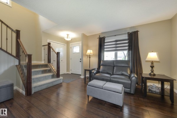 Kitchen - 5881 168a Av Nw, Edmonton, AB T5Y0K8 Photo 3