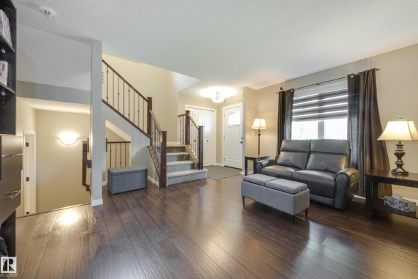 Family room - 5881 168a Av Nw, Edmonton, AB T5Y0K8 Photo 4