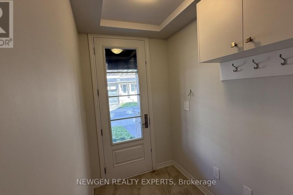 Great room - 5882 Saigon Street, Mississauga, ON L5V0E9 Photo 4