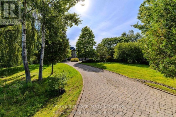 5884 Earlscourt Crescent, Ottawa, ON, photo 3