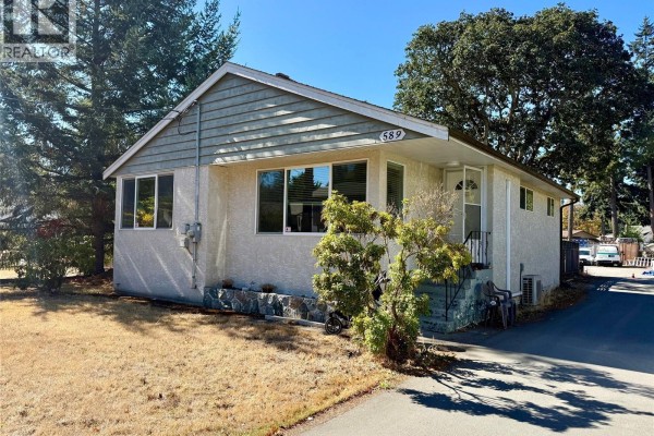 589 Ledsham Rd, Colwood, BC V9C1J9 Photo 4