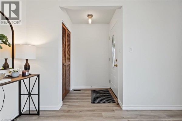 3pc Bathroom - 589 Mohawk Road W, Hamilton, ON L9C1X5 Photo 4