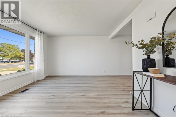 Family room - 589 Mohawk Road W, Hamilton, ON L9C1X5 Photo 5