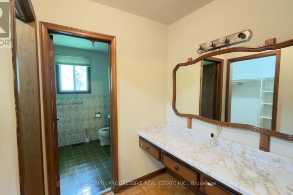 589 Sheppard Avenue E, Toronto, ON M2K1B4 Photo 3