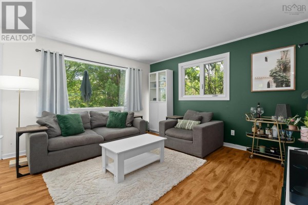 Living room - 5891 215 Highway, Newport, NS B0N2A0 Photo 3