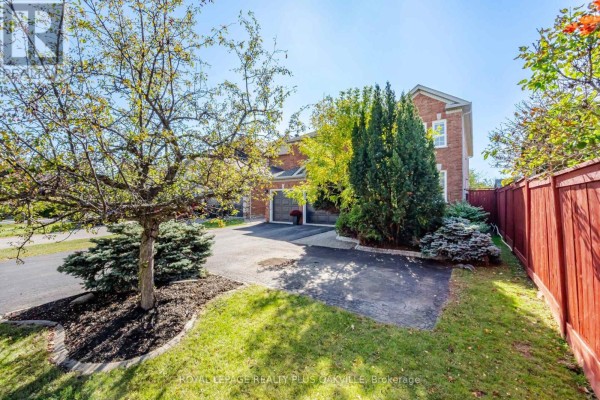 5892 Glen Erin Drive, Mississauga, ON, photo 3