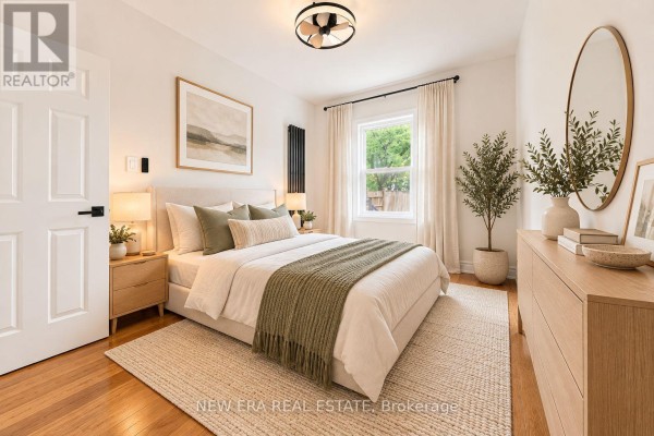 Living room - 59 Barker Avenue, Toronto, ON M4C2N5 Photo 5