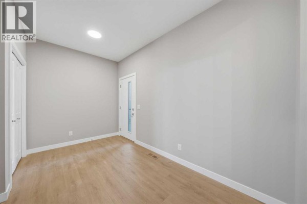 4pc Bathroom - 59 Belvedere Crescent Se, Calgary, AB T2A7Z9 Photo 4