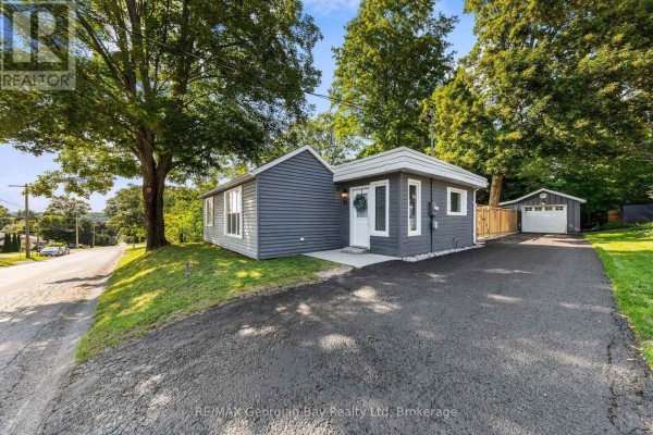 Bedroom 2 - 59 Broad Street, Penetanguishene, ON L9M1G4 Photo 2