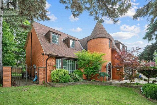 59 Chipstead Road, Toronto