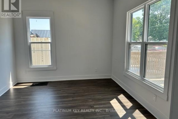 Living room - 59 Maitland Terrace, Strathroy Caradoc, ON N7G1L2 Photo 5