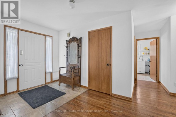 Primary Bedroom - 59 Riverglen Drive, Georgina, ON L4P3K7 Photo 5