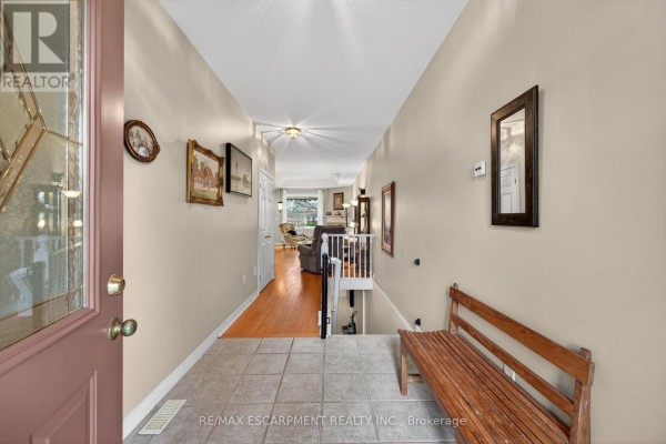 59 Riveroaks Drive, Hamilton, ON, photo 3