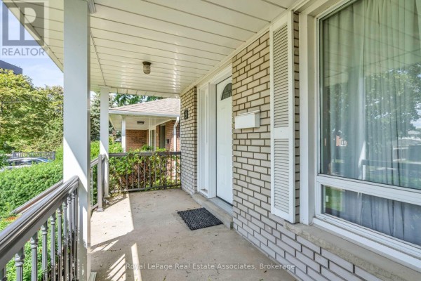 Eating area - 59 Stapleton Drive, Toronto, ON M9R2Z8 Photo 4