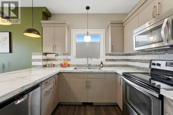 2pc Bathroom - 59 Village Crescent, Red Deer, AB T4R0P3 Photo 4