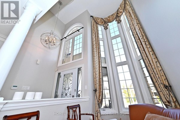 Family room - 59 Vitlor Drive, Richmond Hill, ON L4E0G3 Photo 5