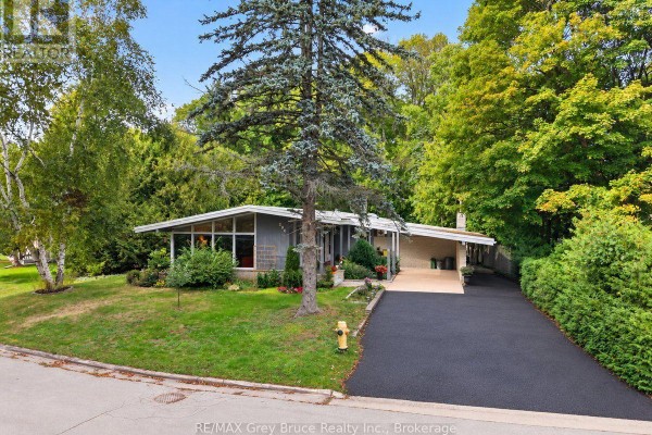 Games room - 590 4th Street E, Owen Sound, ON N4K1B1 Photo 2