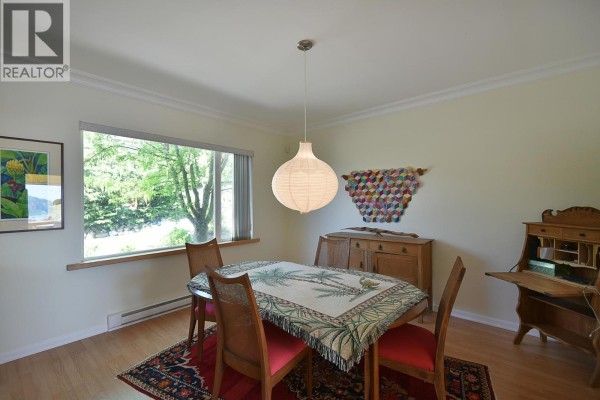 590-592 N Fletcher Road, Gibsons, BC V0N1V9 Photo 4