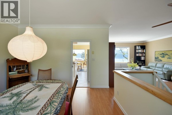 590-592 N Fletcher Road, Gibsons, BC V0N1V9 Photo 5