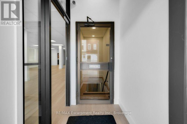 590 Barton Street E, Hamilton, ON L8L2Z5 Photo 5