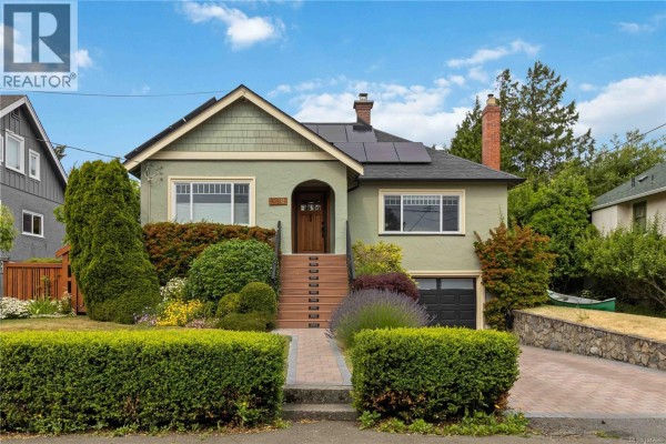 590 Monterey Ave, Oak Bay, BC, photo 2