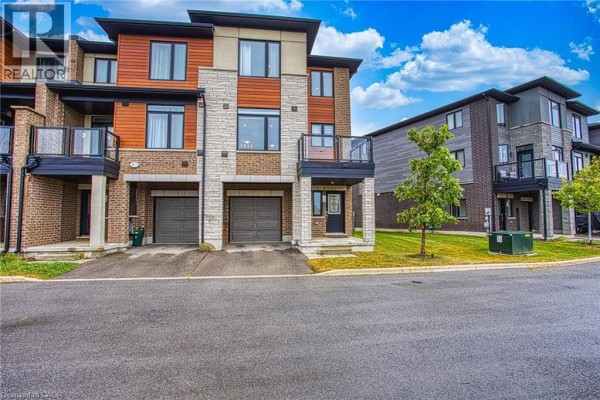 Townhouse for rent at 590 North Service Road Unit# 52, Stoney Creek, ON - MLS® X8lDO2