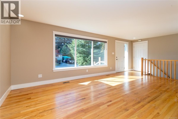 Living room - 590 Ridley Dr, Colwood, BC V9C1K4 Photo 3