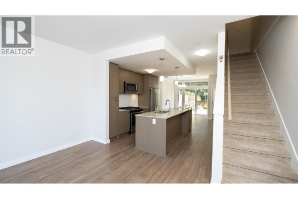 5902 Beachgate Lane, Sechelt, BC V7Z0S3 Photo 5