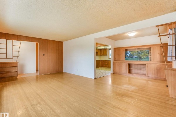 Primary Bedroom - 5904 94 Av Nw, Edmonton, AB T6B0X8 Photo 5